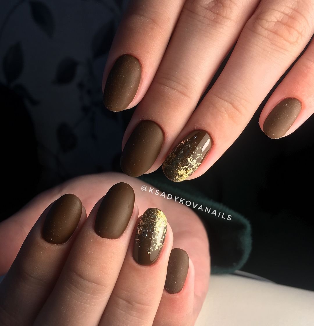 Коричневый маникюр на длинные ногти