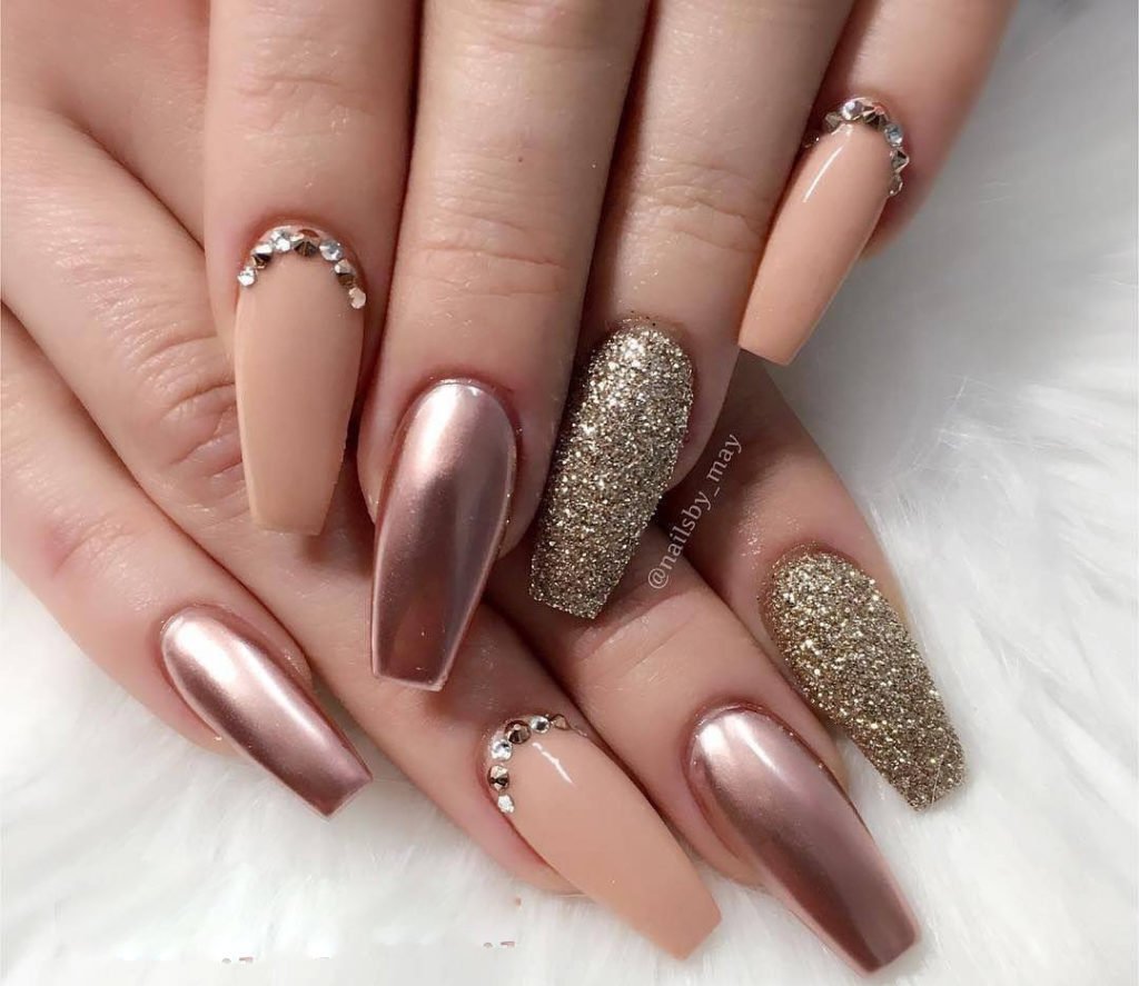 Коричневый маникюр