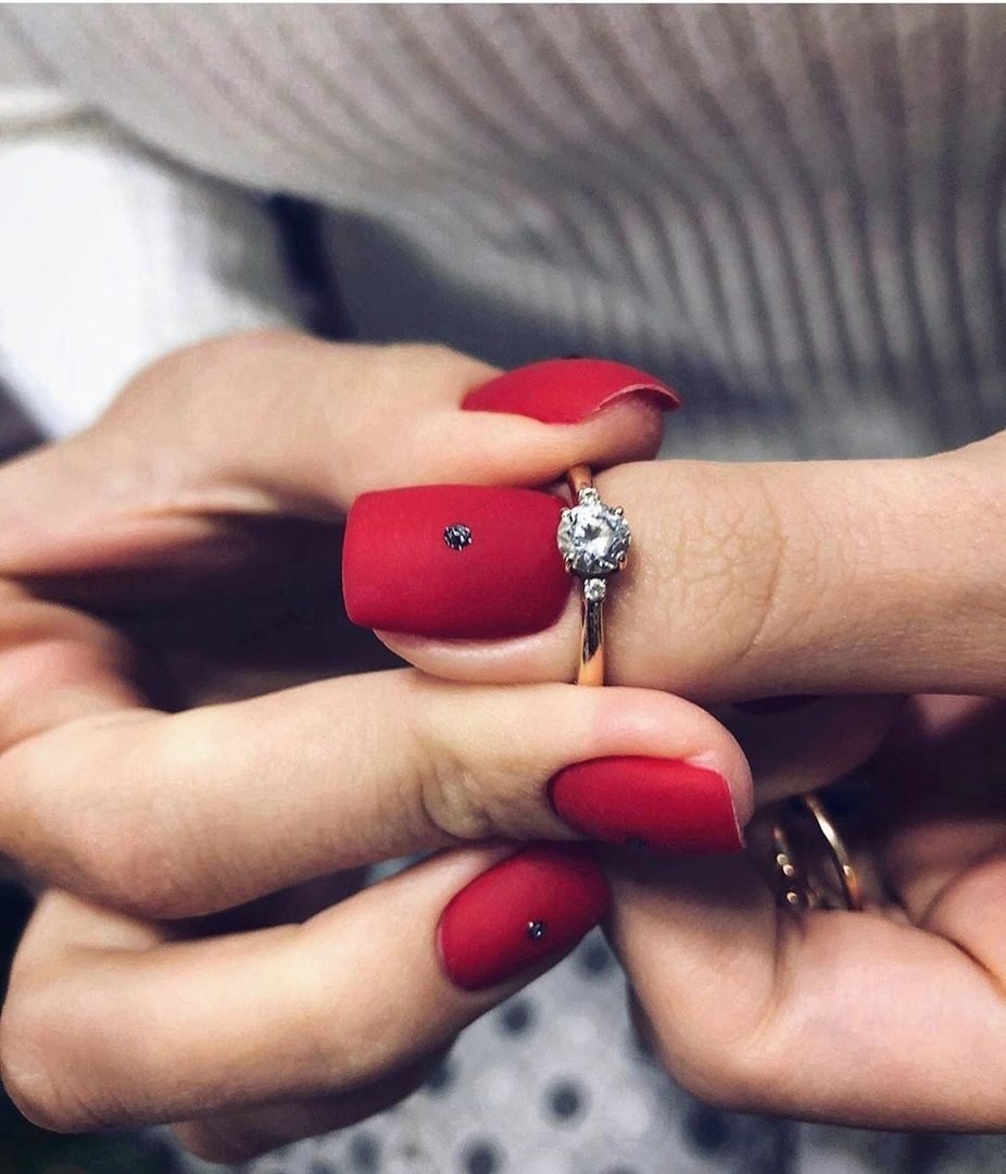 Темно серые ногти