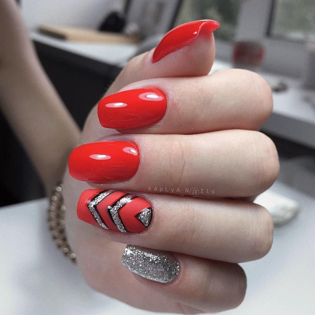 Квадратики на ногтях