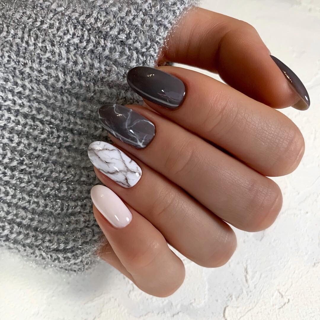 Серый матовый маникюр