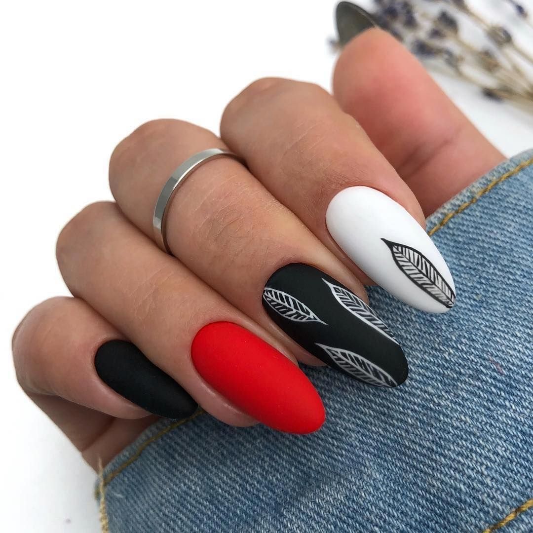 Серый маникюр