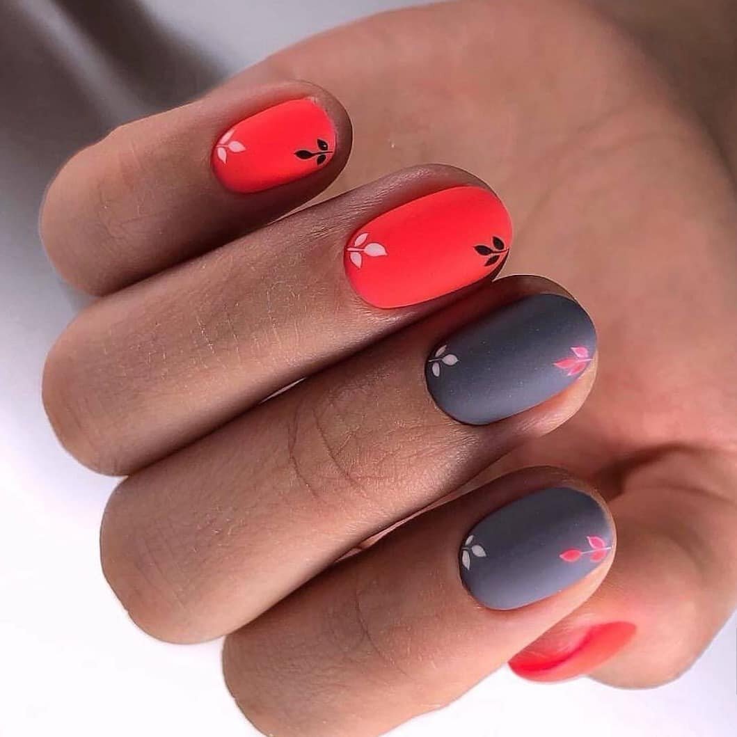 Ногти красные с серым