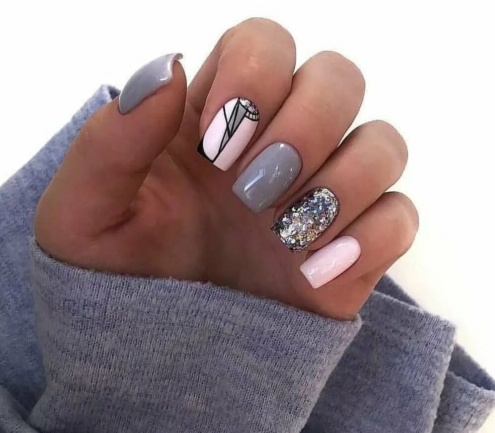 Серый маникюр