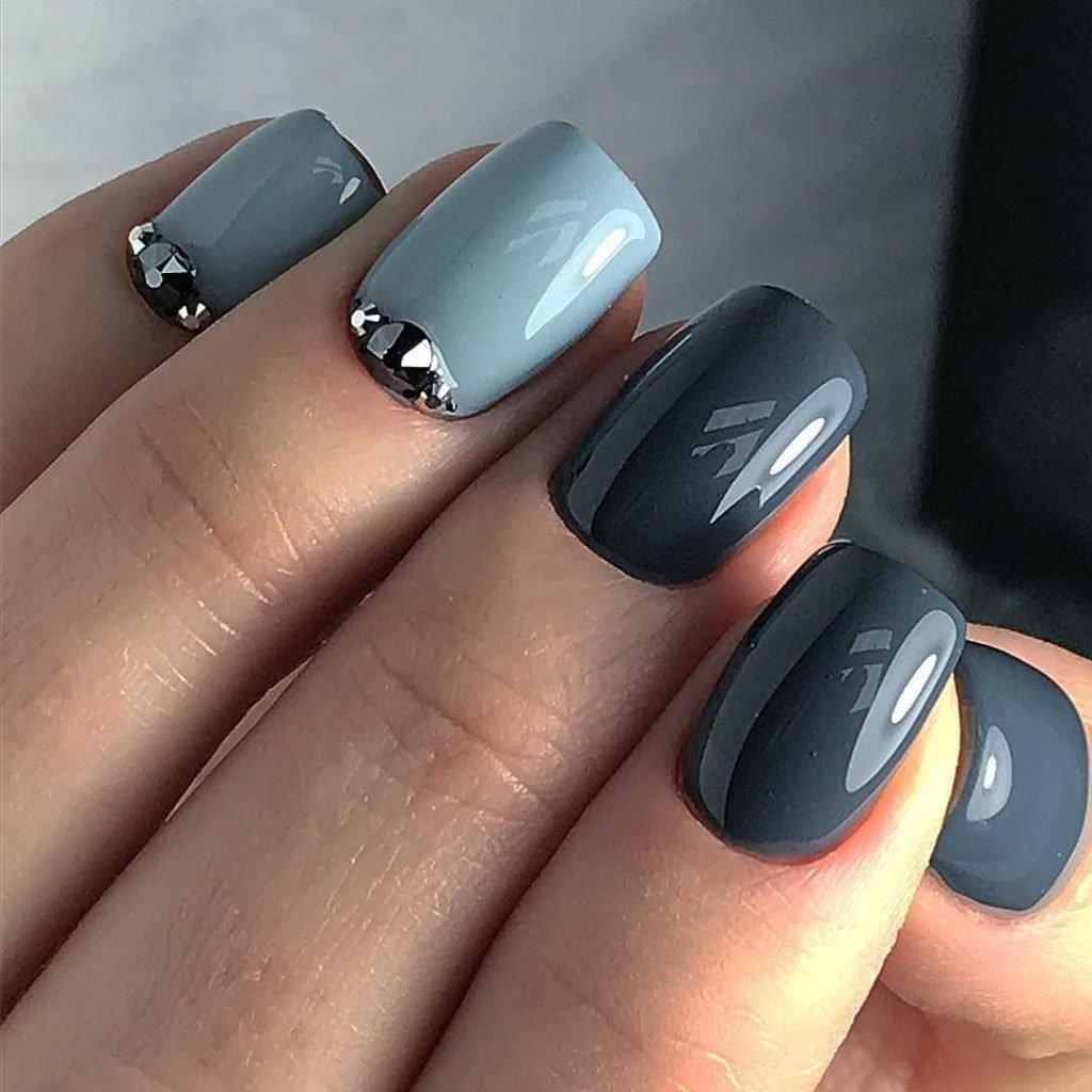 Серый маникюр 2022 миндаль