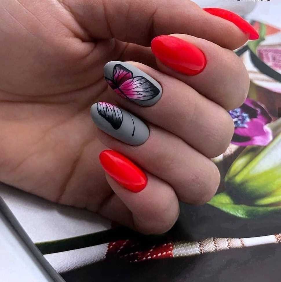 Маникюр серый с красным