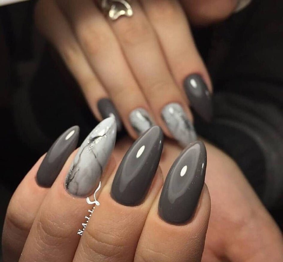 Серо-розовый маникюр