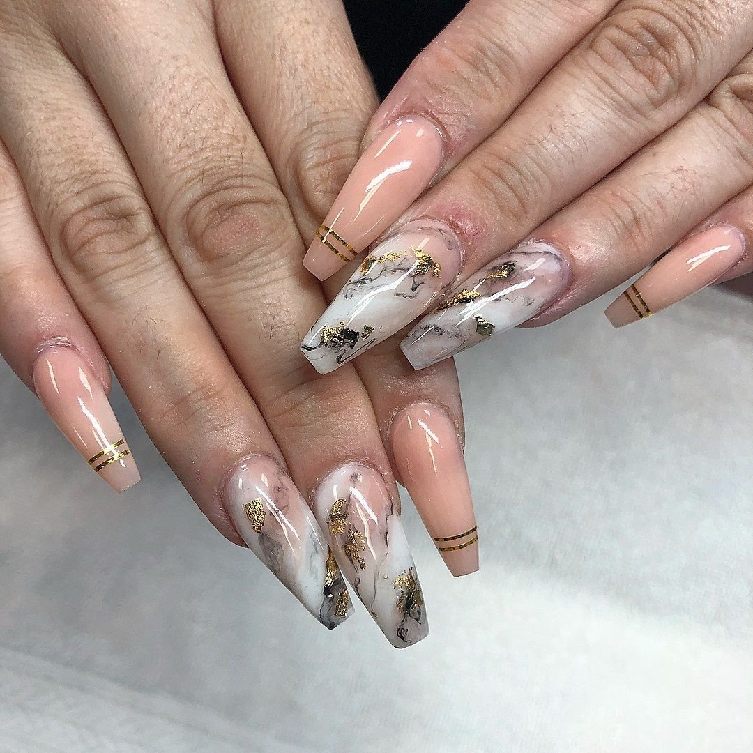 Маникюр на длинные ногти мрамор