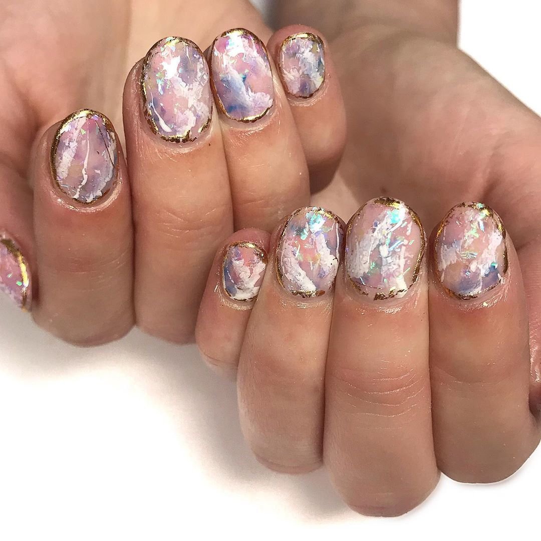 Мраморный маникюр прозрачный