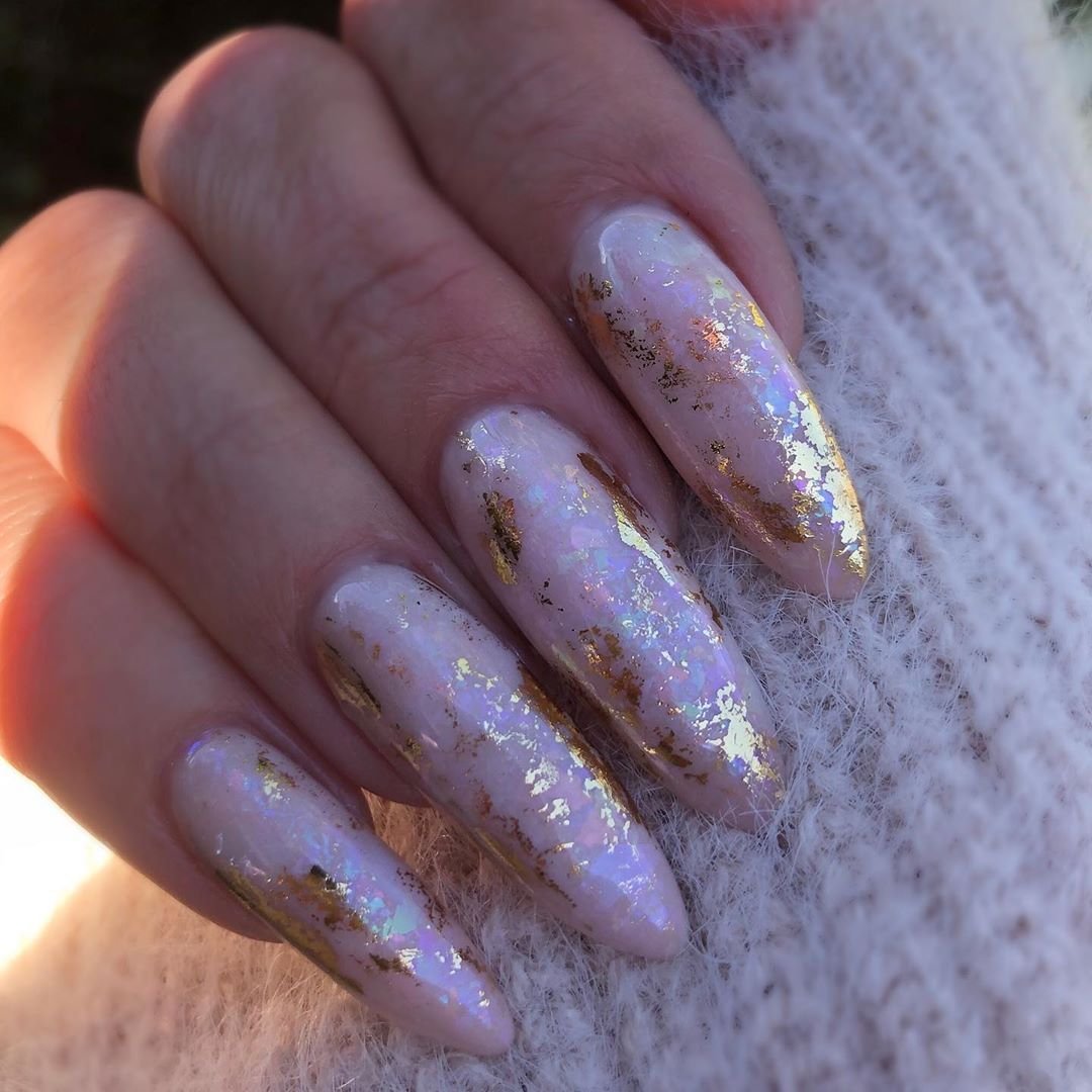 Маникюр мрамор с фольгой