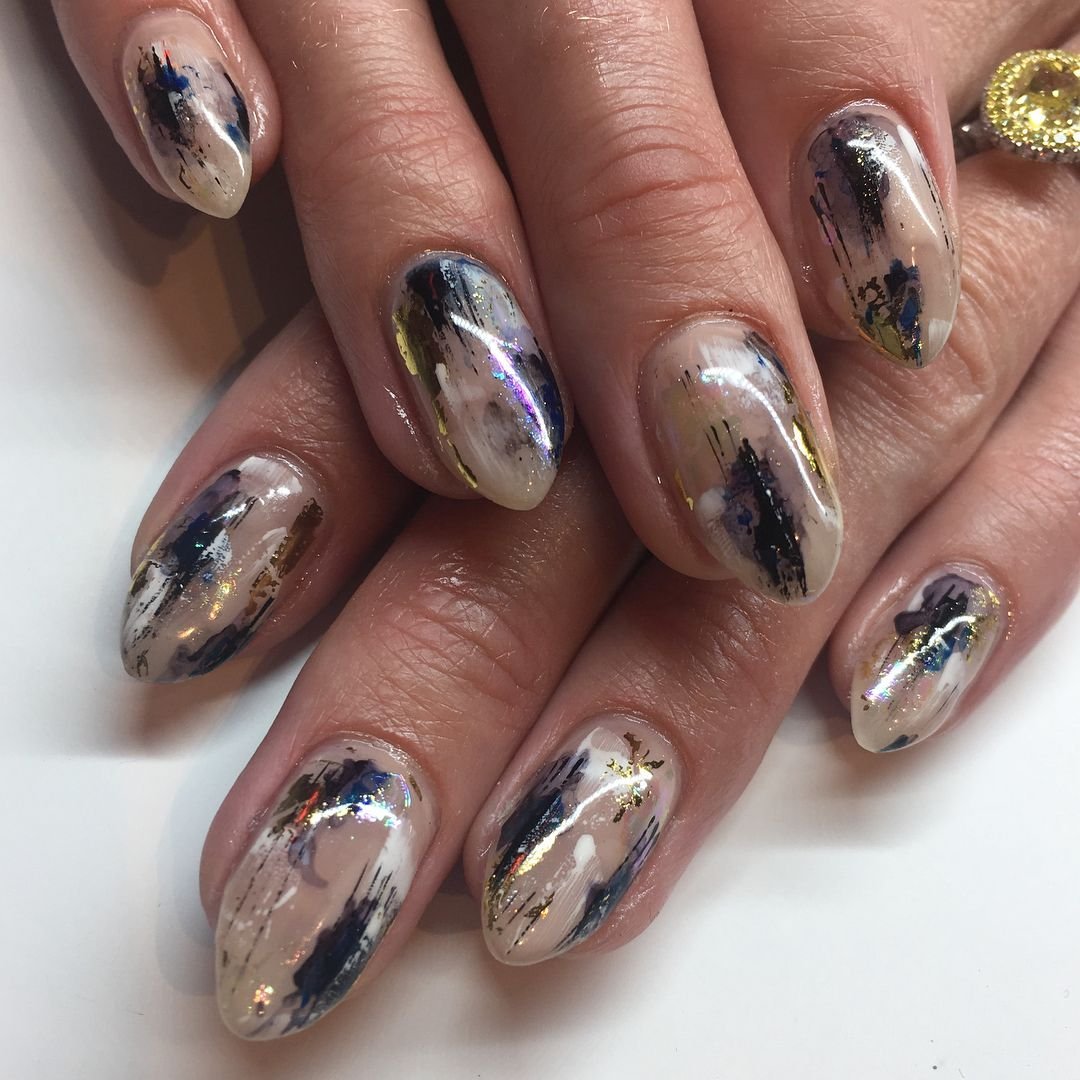 Маникюр мрамор с фольгой
