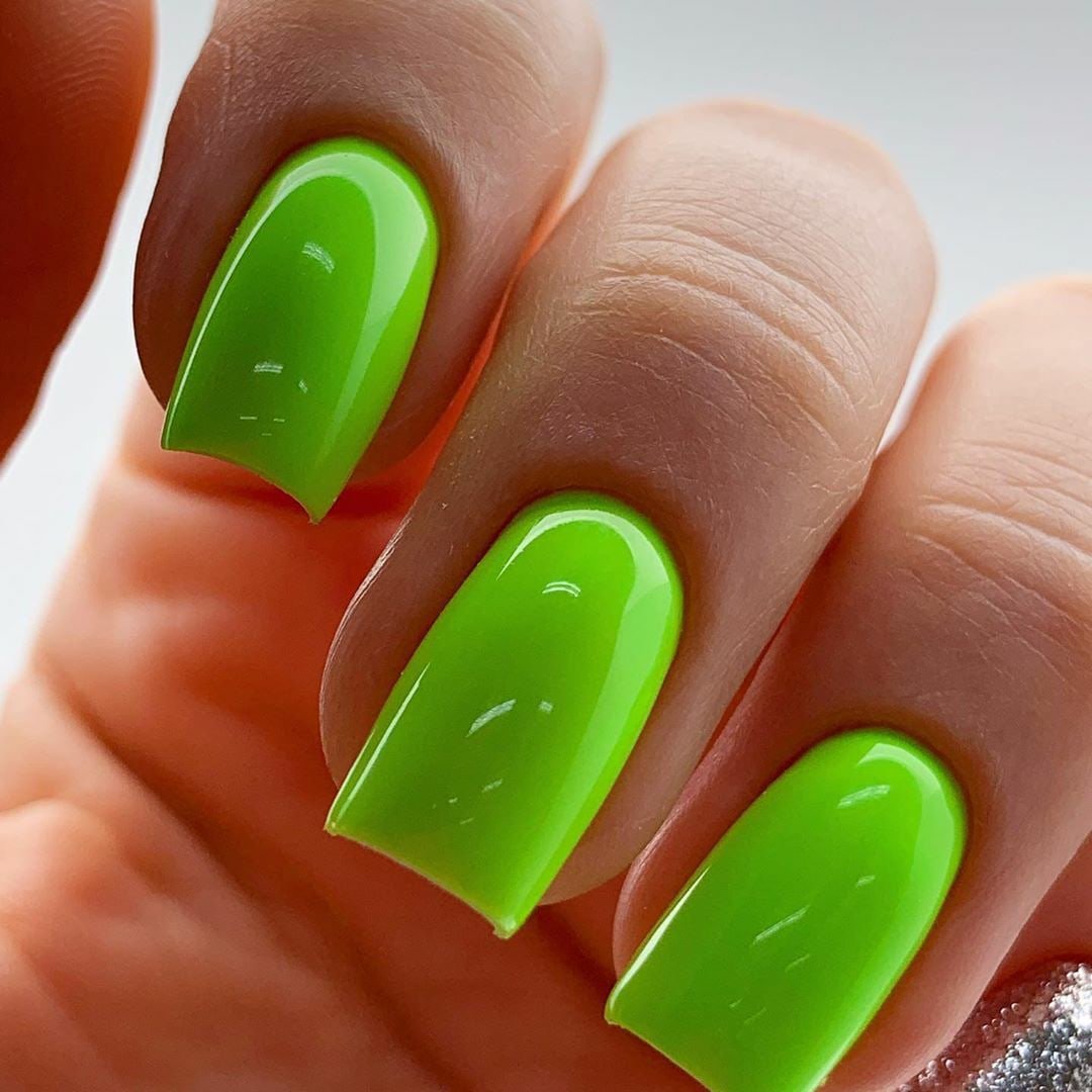 Маникюр оранжевый с зеленым