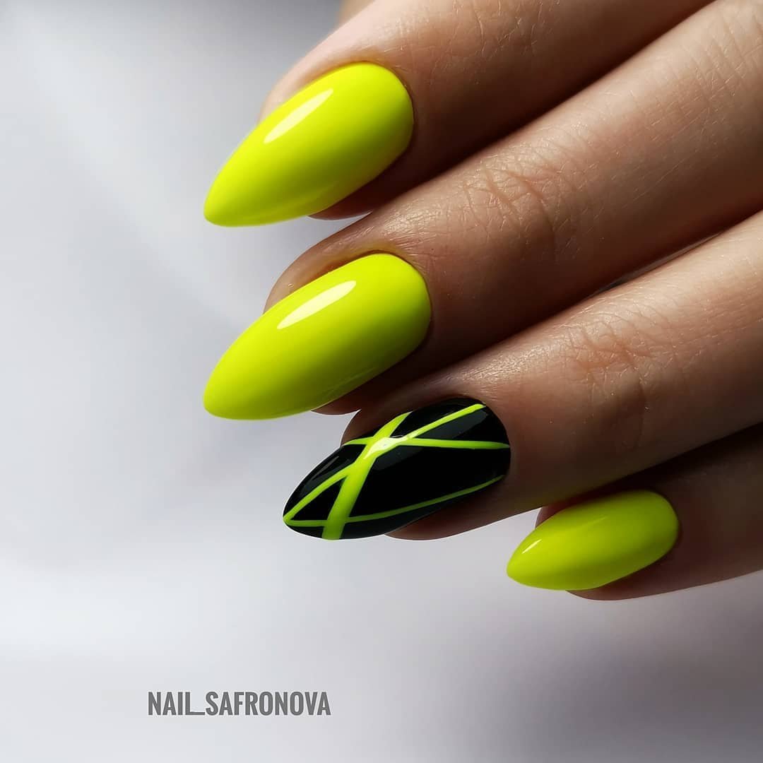 Наращивание ногтей яркие цвета