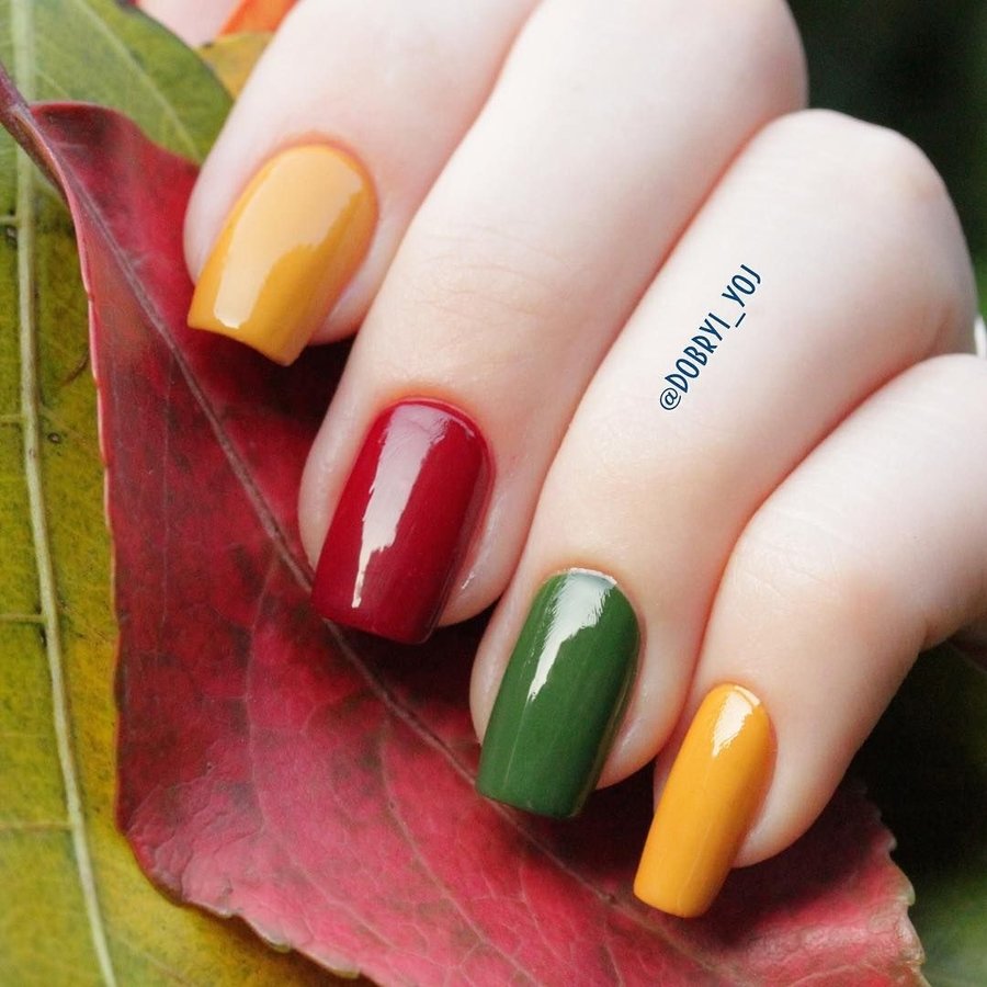 Оранжевый матовый маникюр