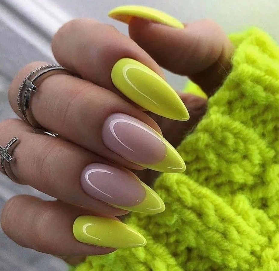 Оранжевый матовый маникюр