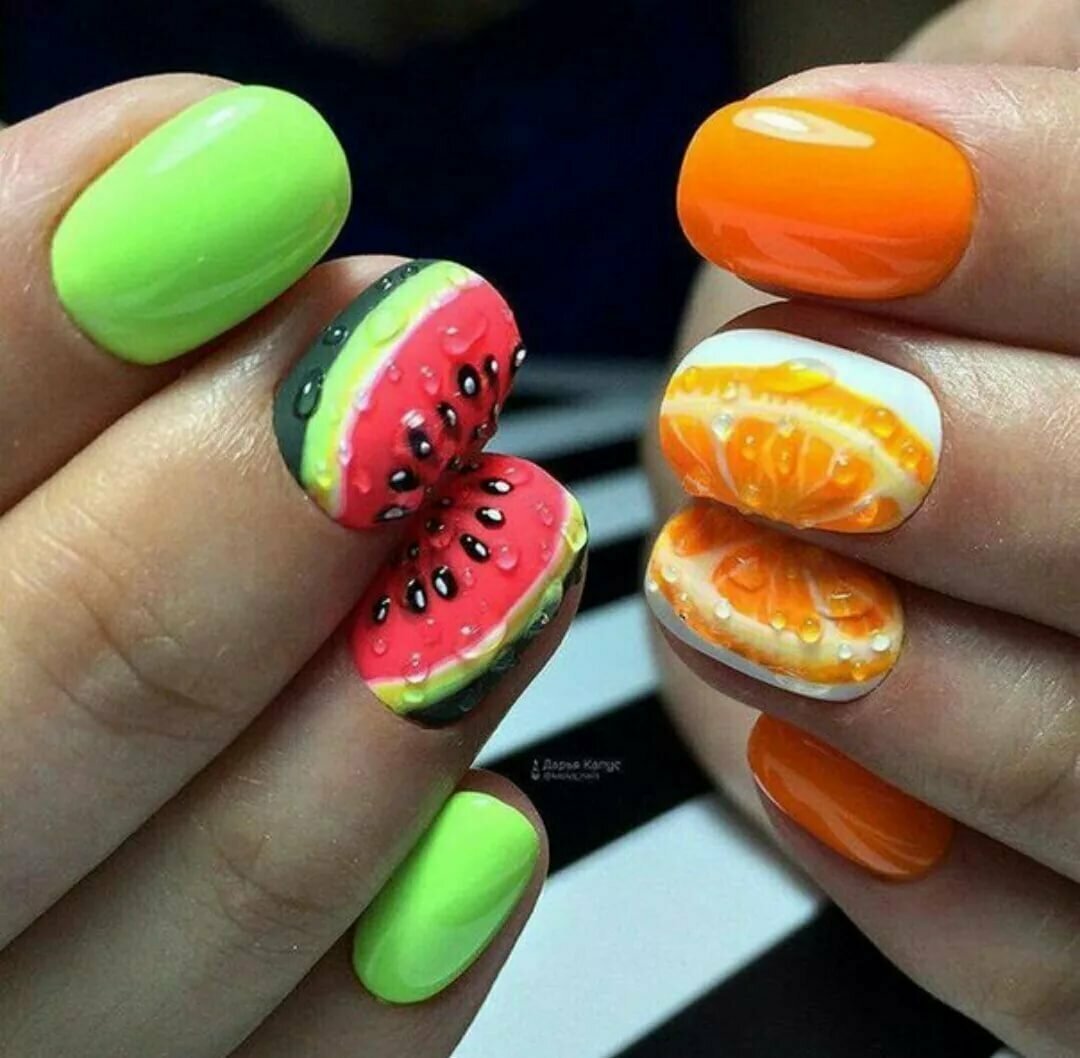 Неоновый оранжевый маникюр