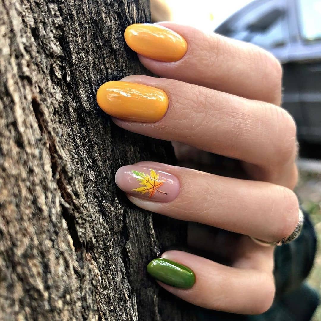 Яркие длинные ногти