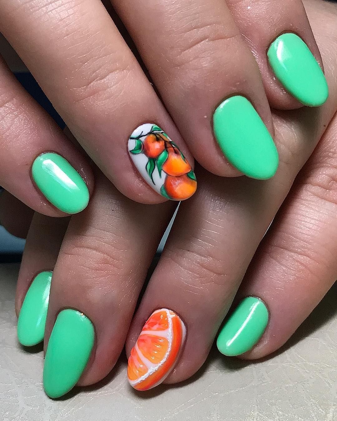 Зено оранжевый маникюр