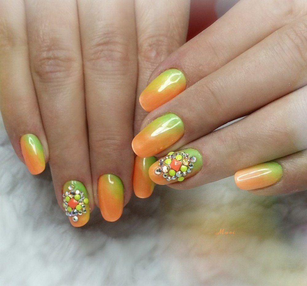 Оранжевый маниеюрна короткие ногти