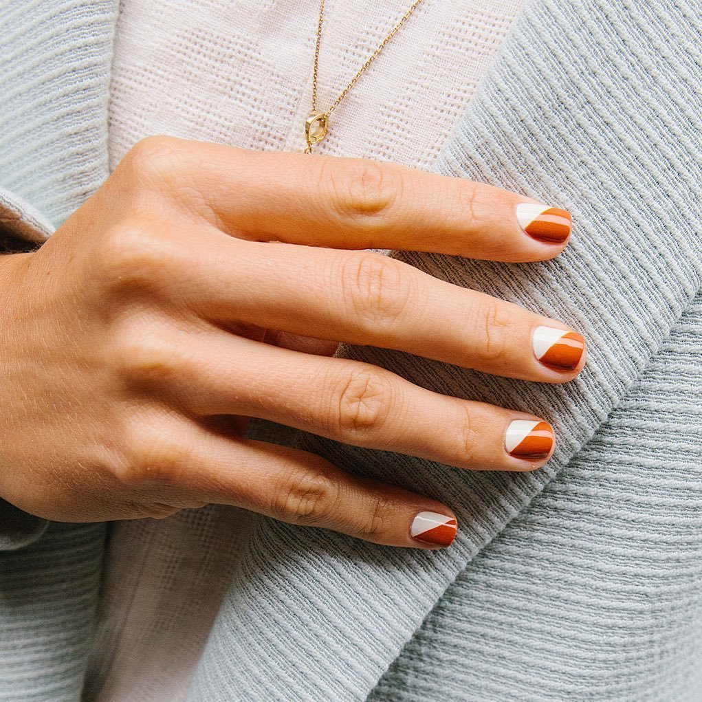 Терракотовый маникюр