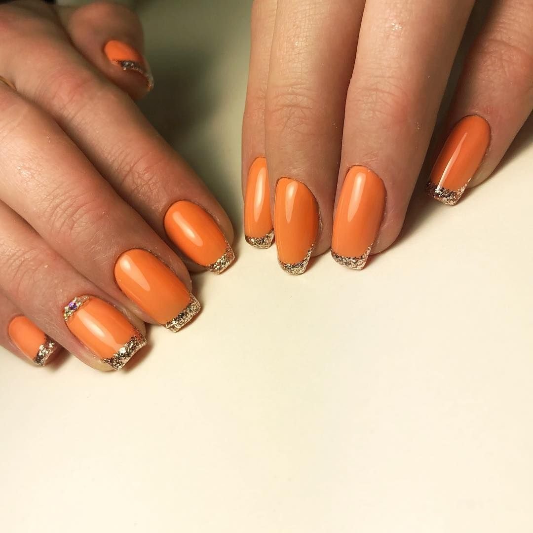 Маникюр коричневый с оранжевым