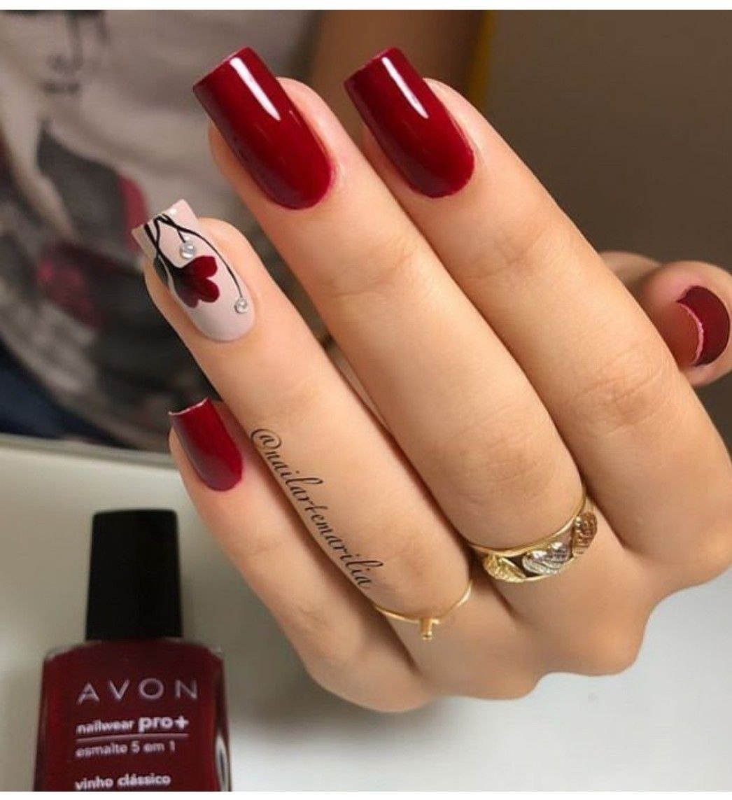 Красные ногти на квадратную форму