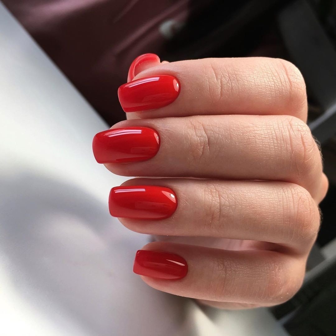Классический красный маникюр