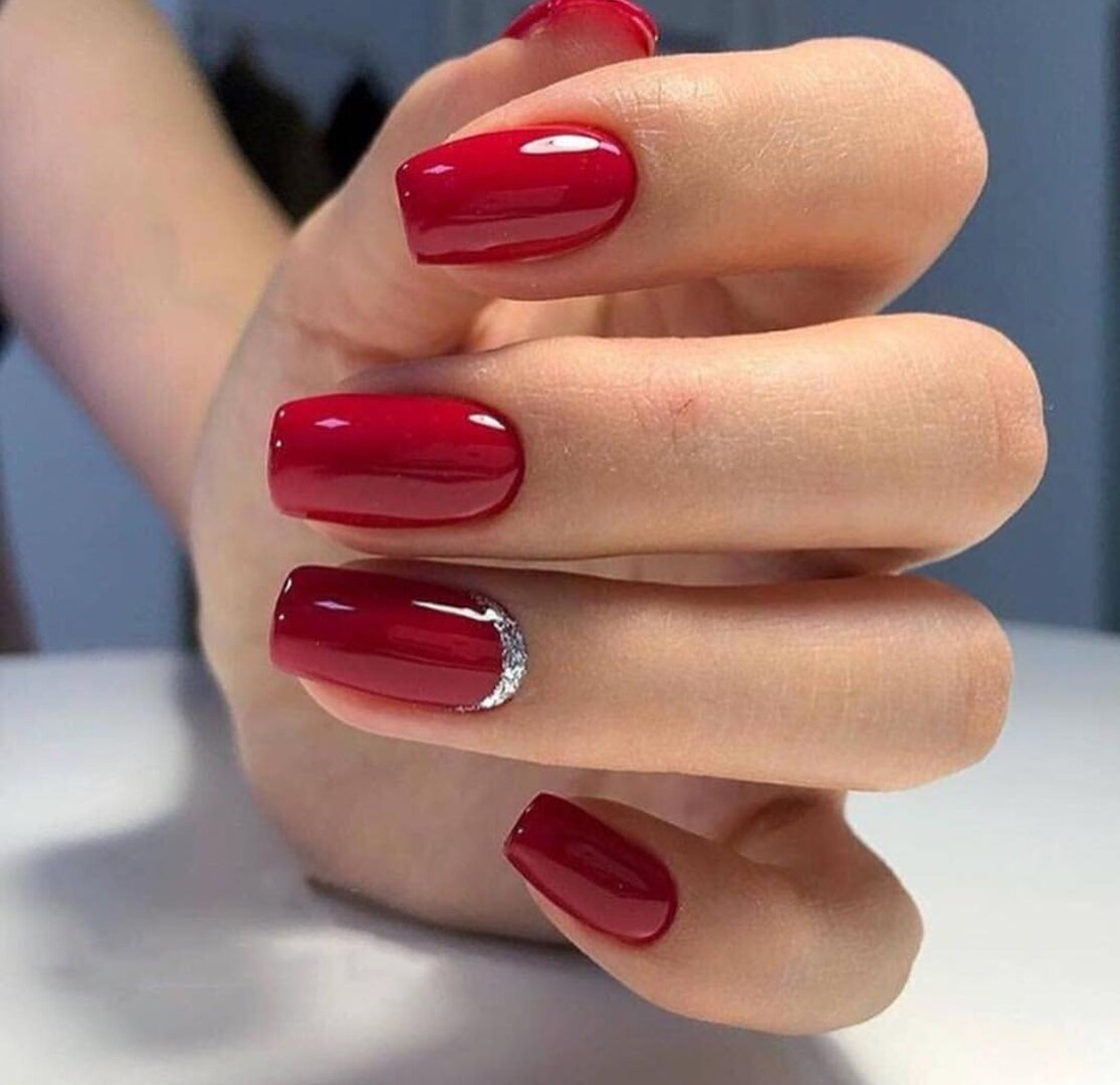 Красный маникюр