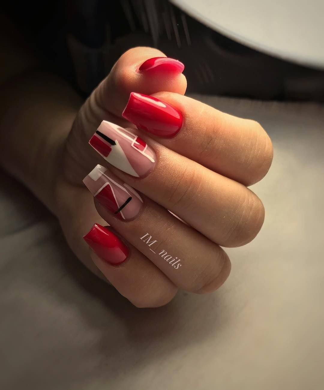 Красный маникюр с полочками