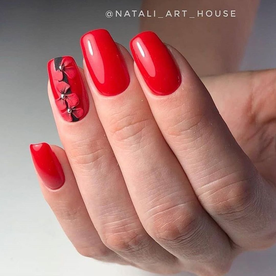 Маникюр на короткие ногти квадрат красные