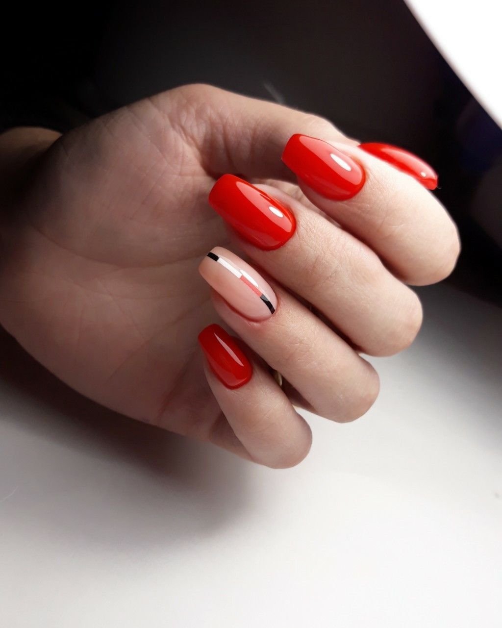 Красные ногти