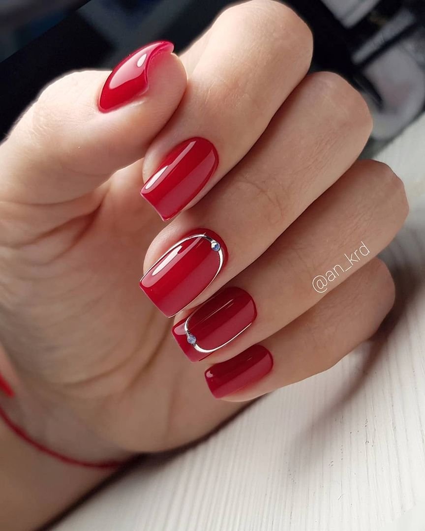 Красный маникюр
