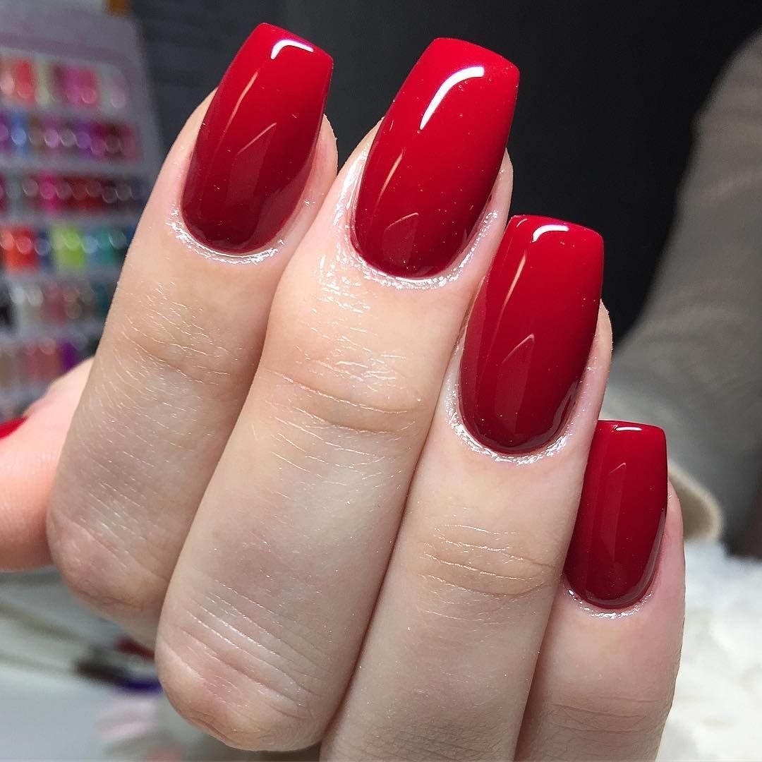 Ногти короткие квадратные красные