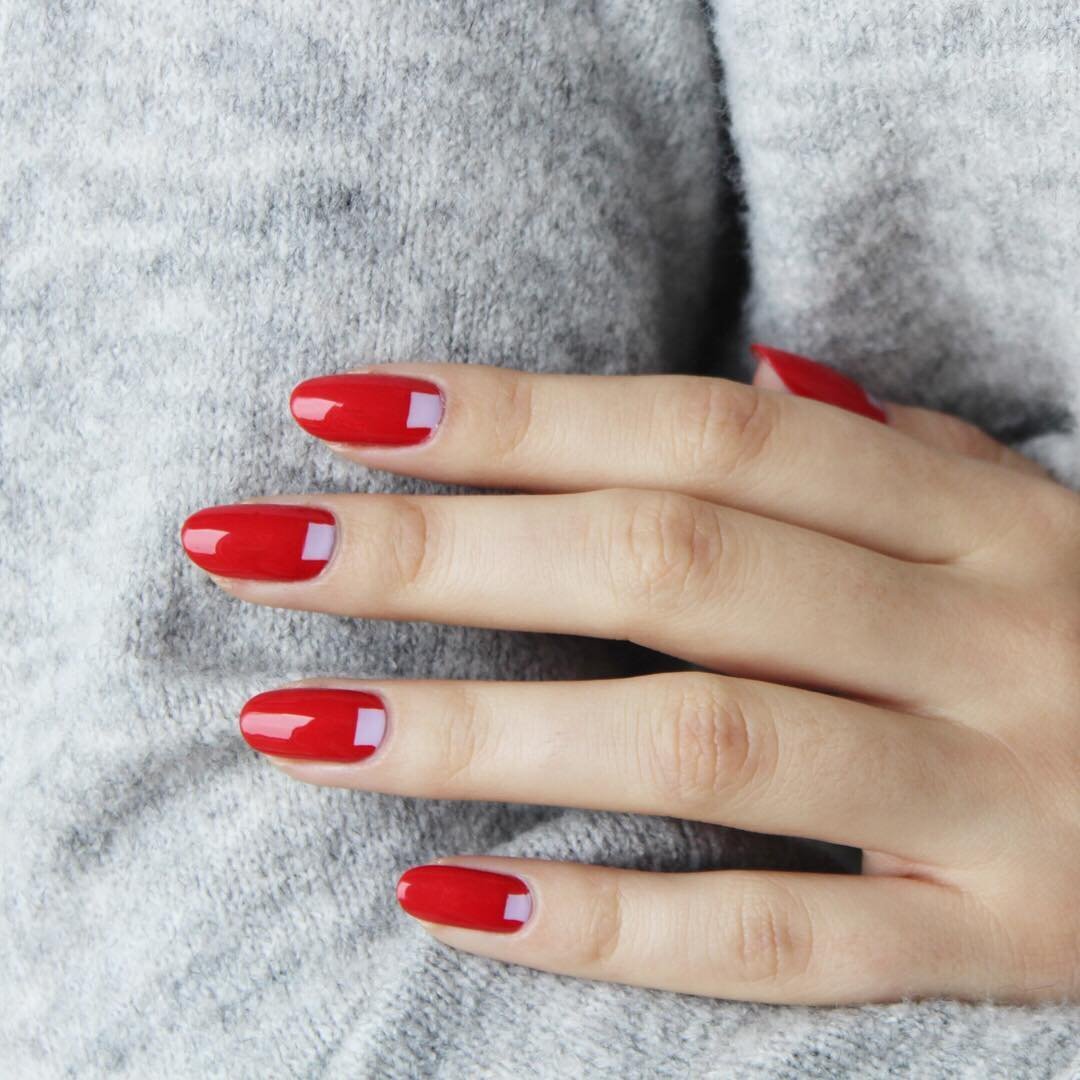 Красные ногти квадрат