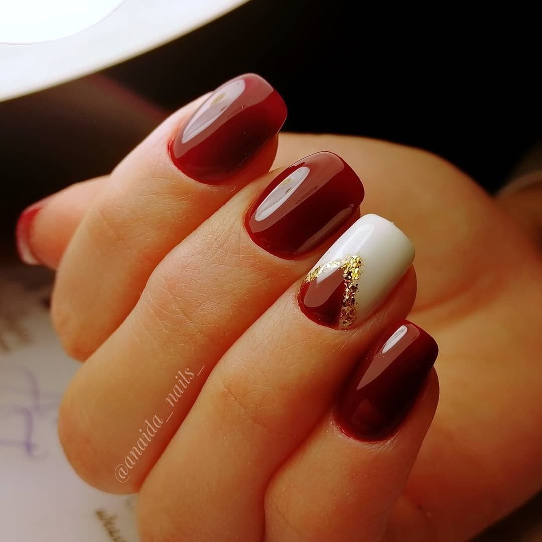 Красный с золотом маникюр с дизайном мягкий квадрат