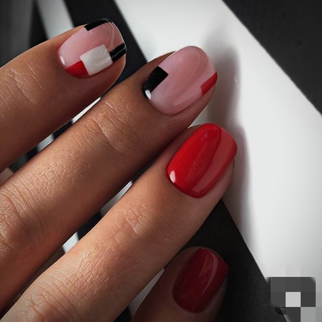 Маникюр на короткие ногти квадрат красные