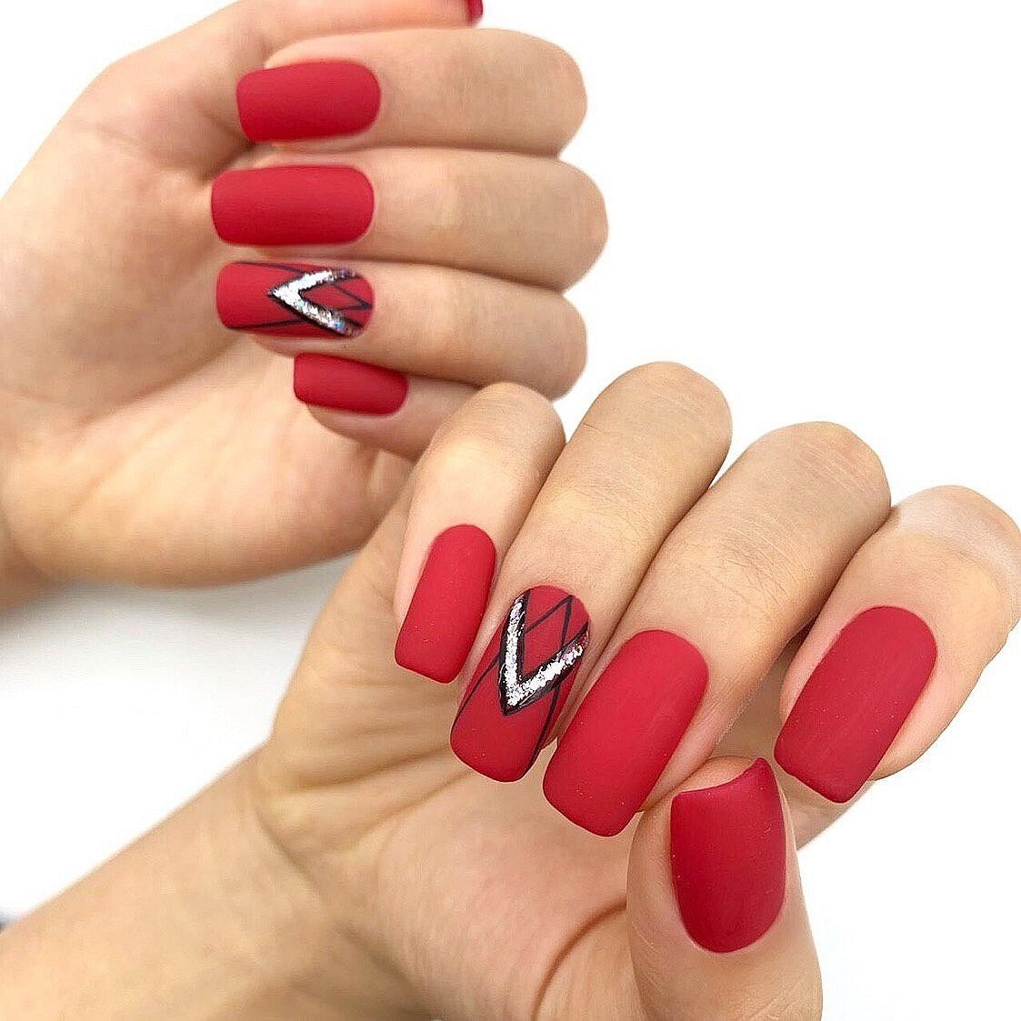 Бордовые квадратные ногти
