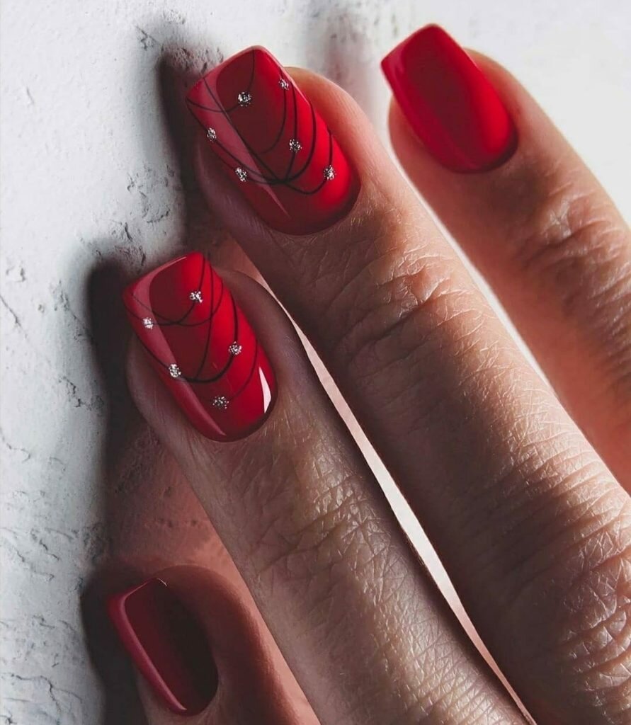 Маникюр красный с белым