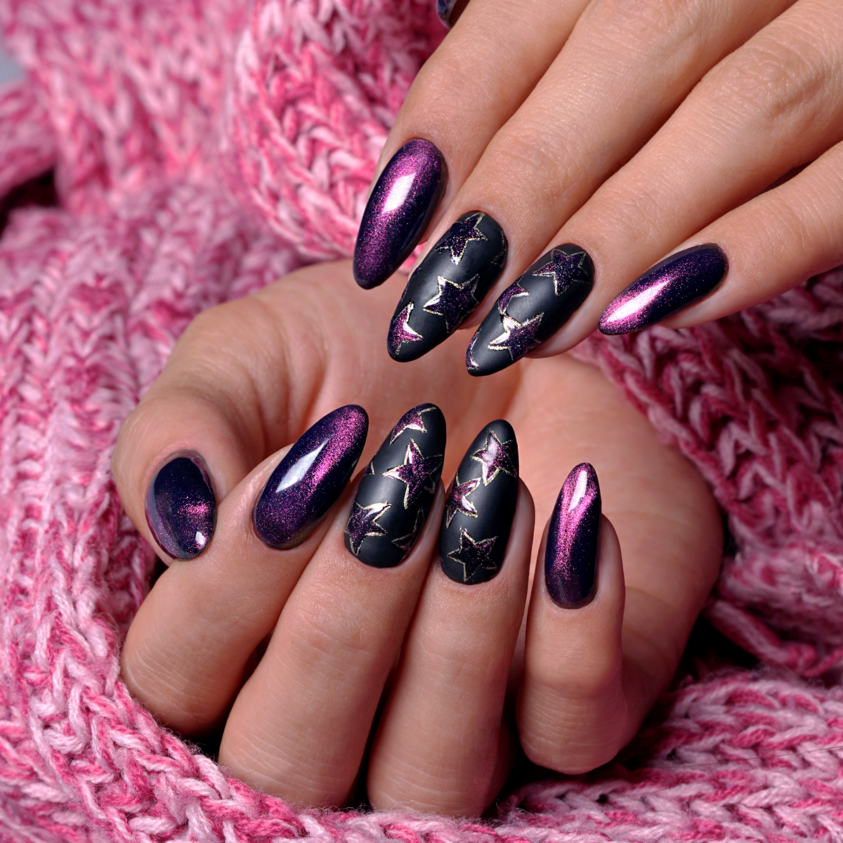 Маникюр кошачий глаз красный