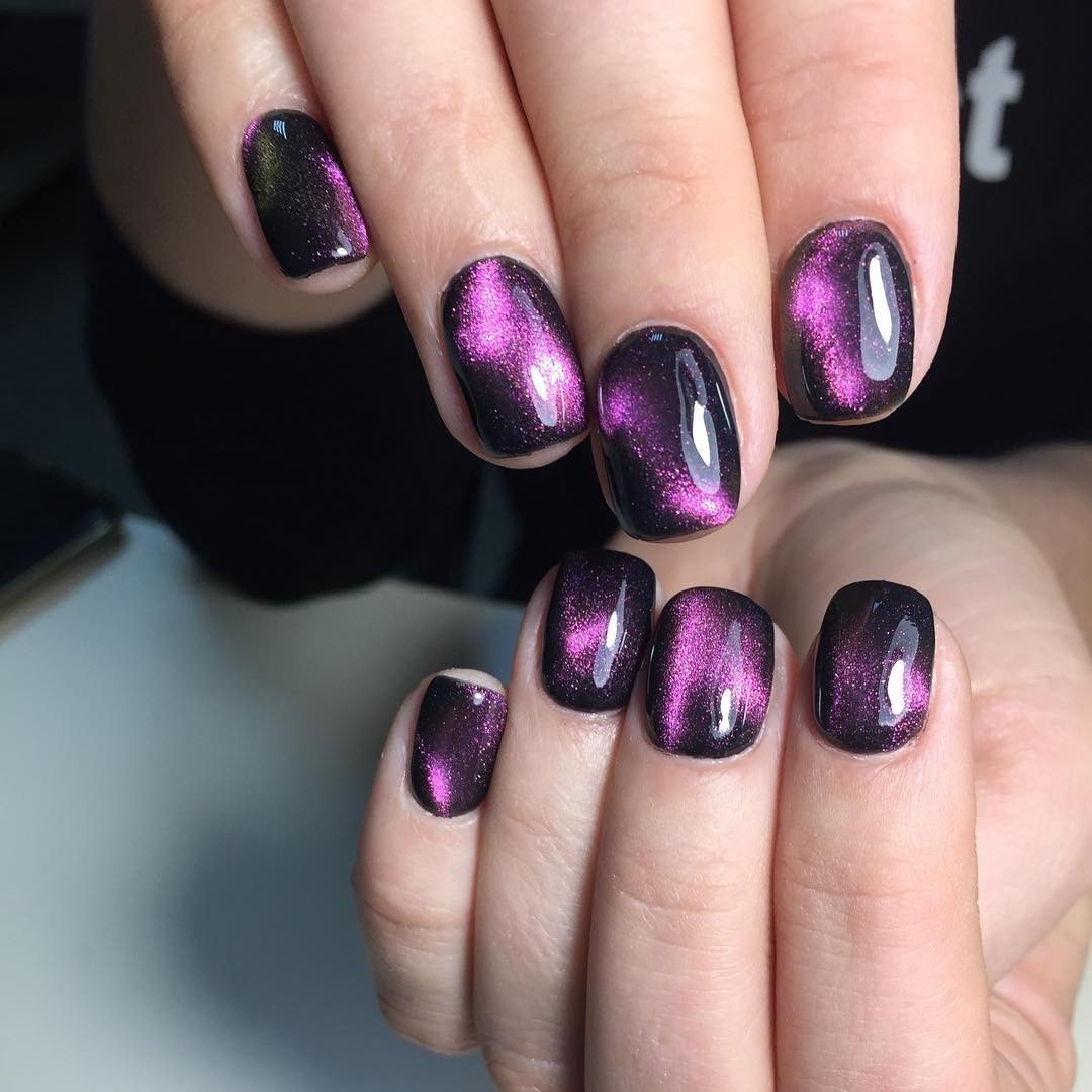 Маникюр кошачий глаз черный с розовым