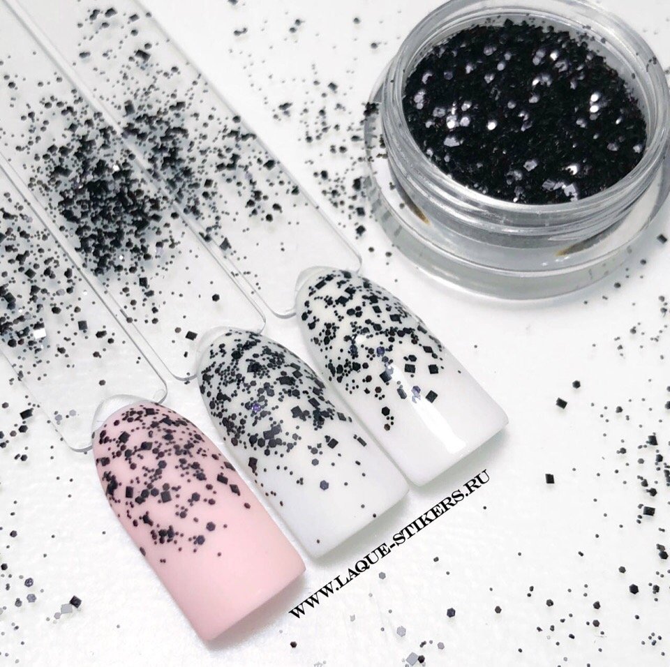 Ногти розовые с блестками