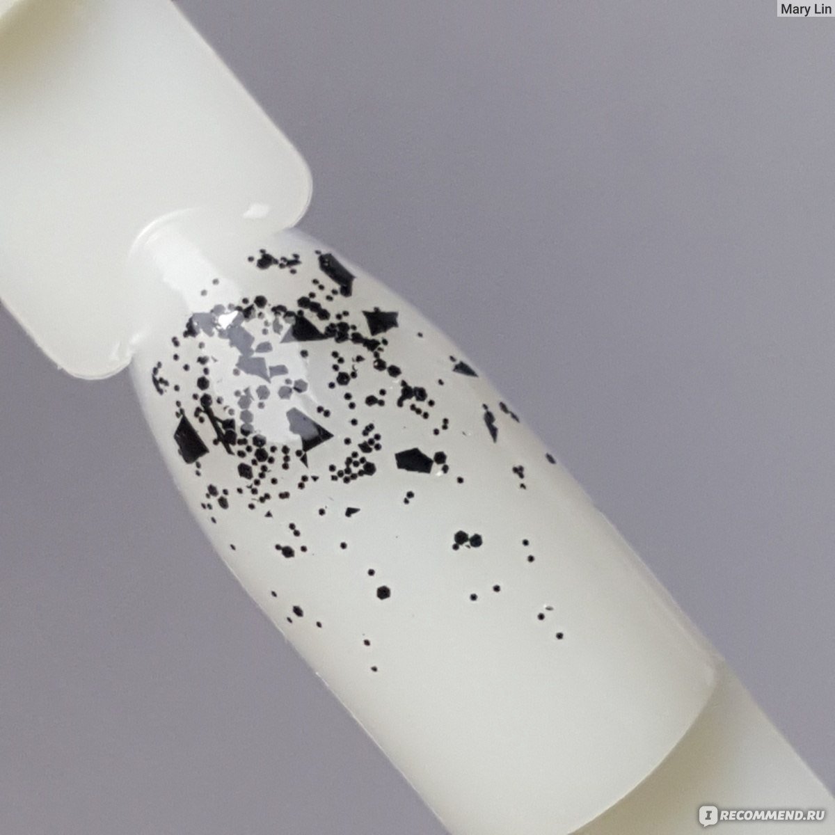 Топ с белыми хлопьями для ногтей