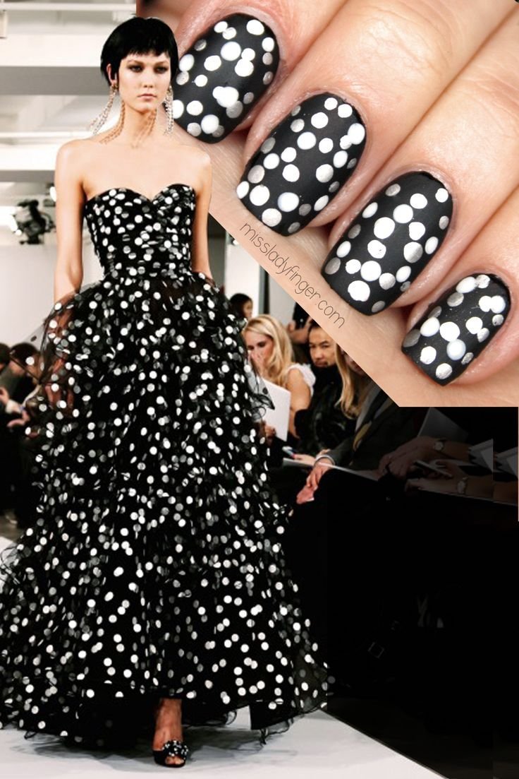 Маникюр под черное платье в горох