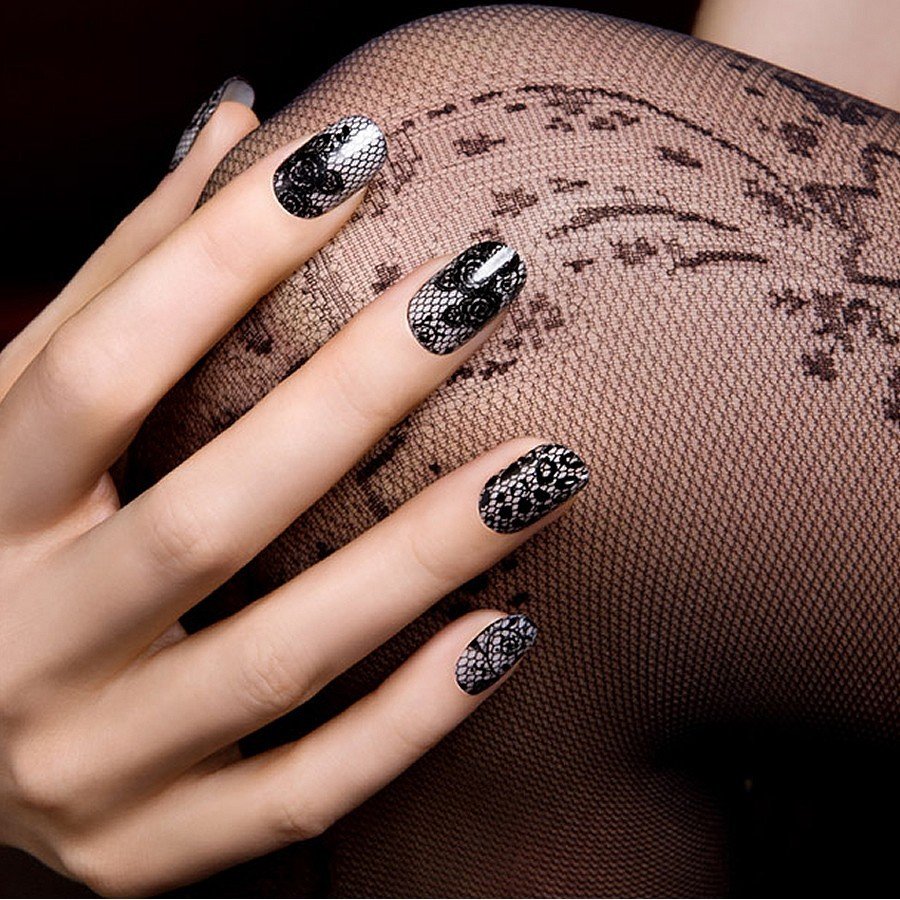 Маникюр к черному платью