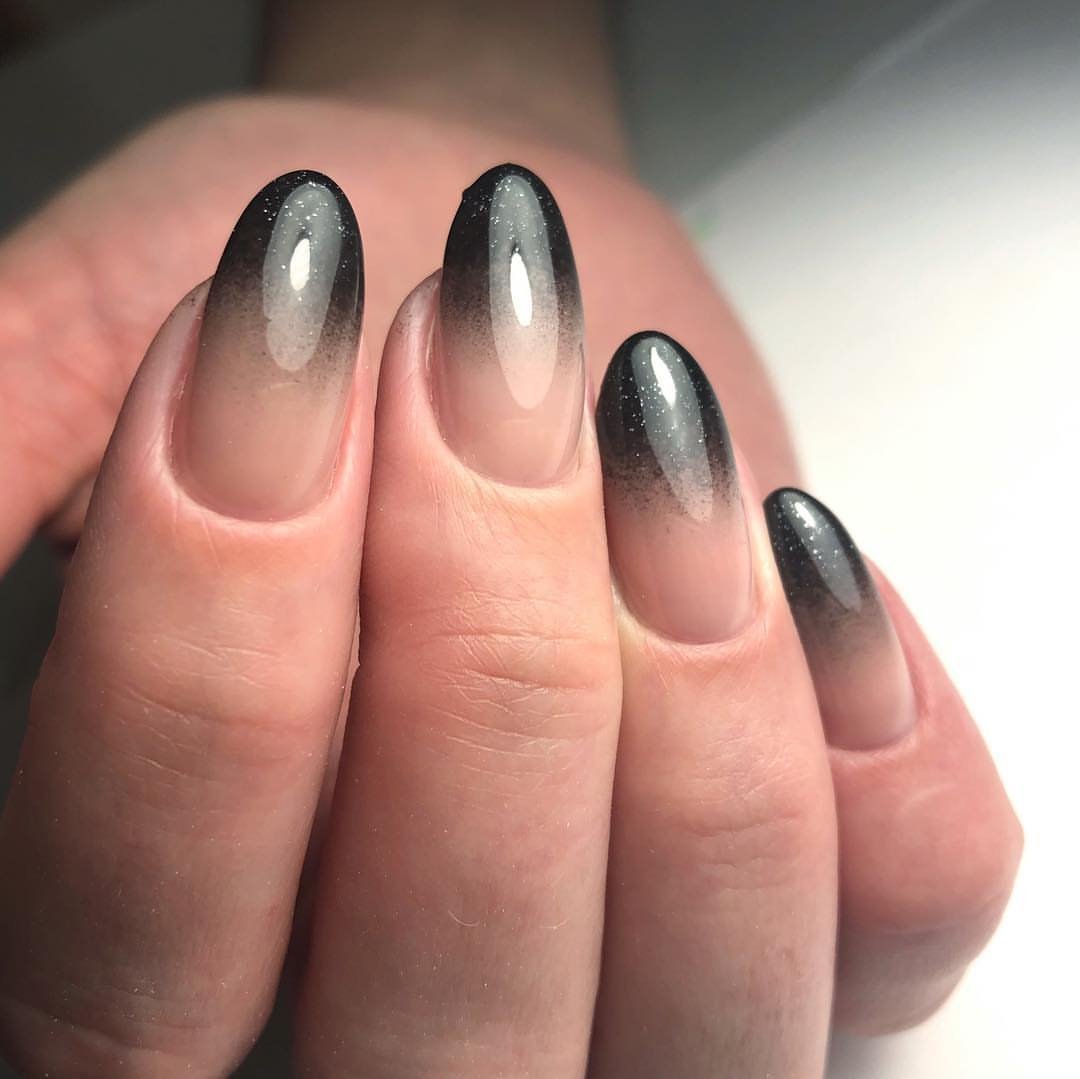 Маникюр нюдовый градиент Миндальная