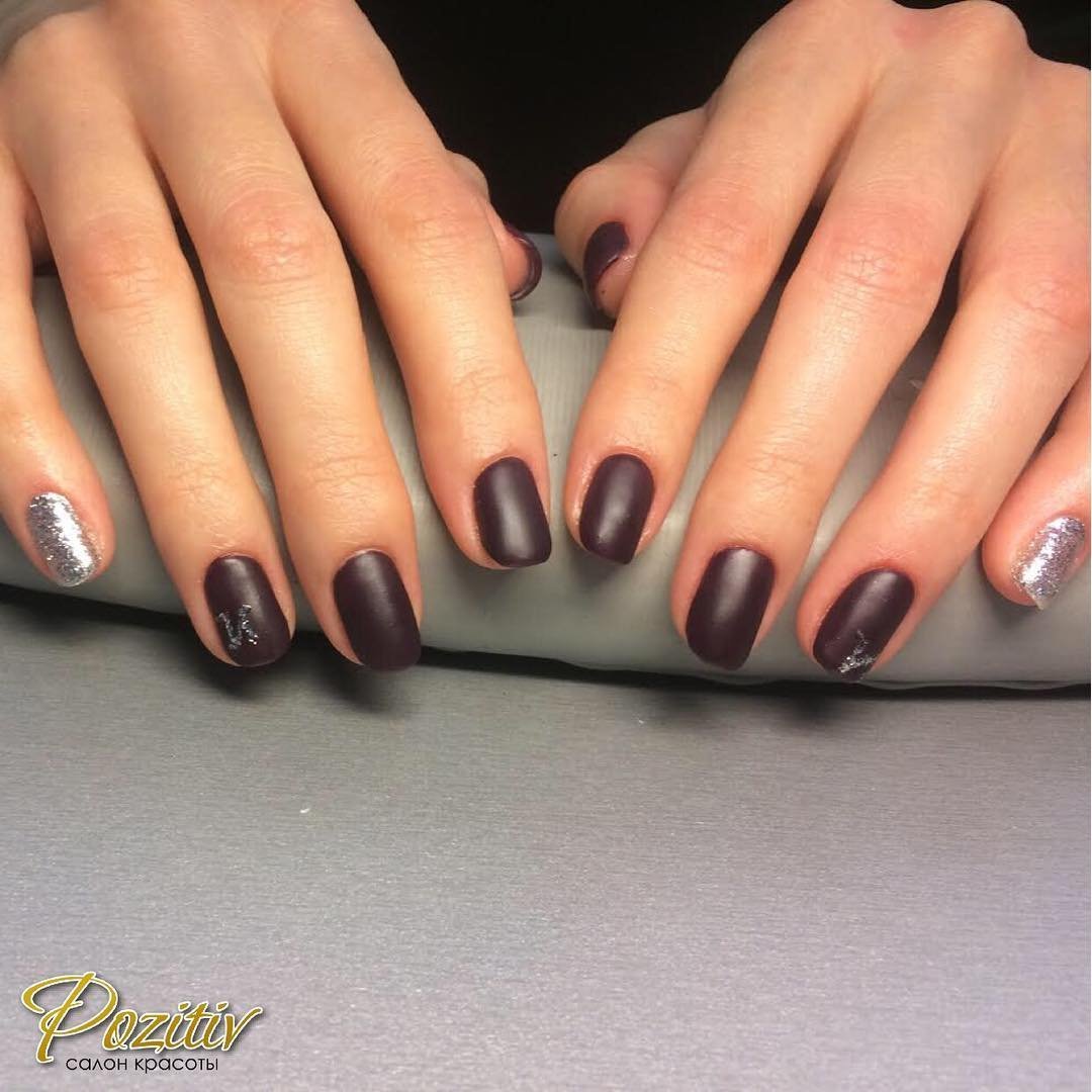 Маникюр в серых тонах