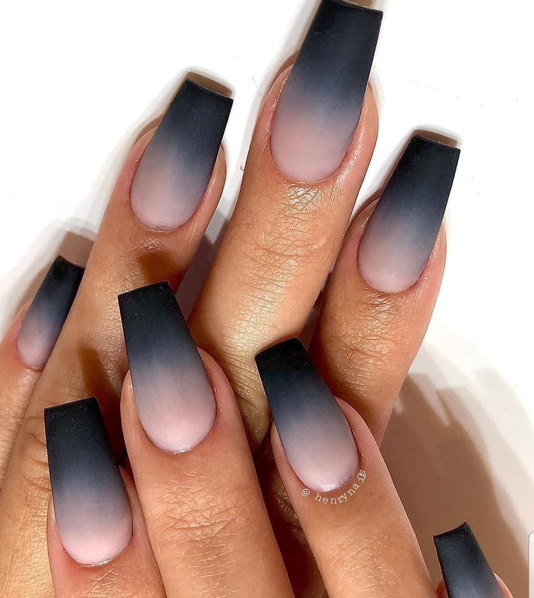 Маникюр шоколадного цвета геометрия