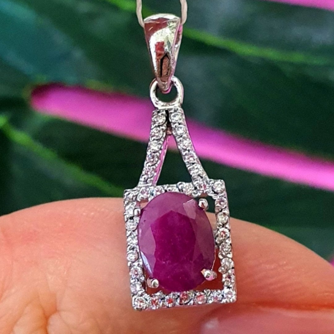 Мужская подвеска с рубином