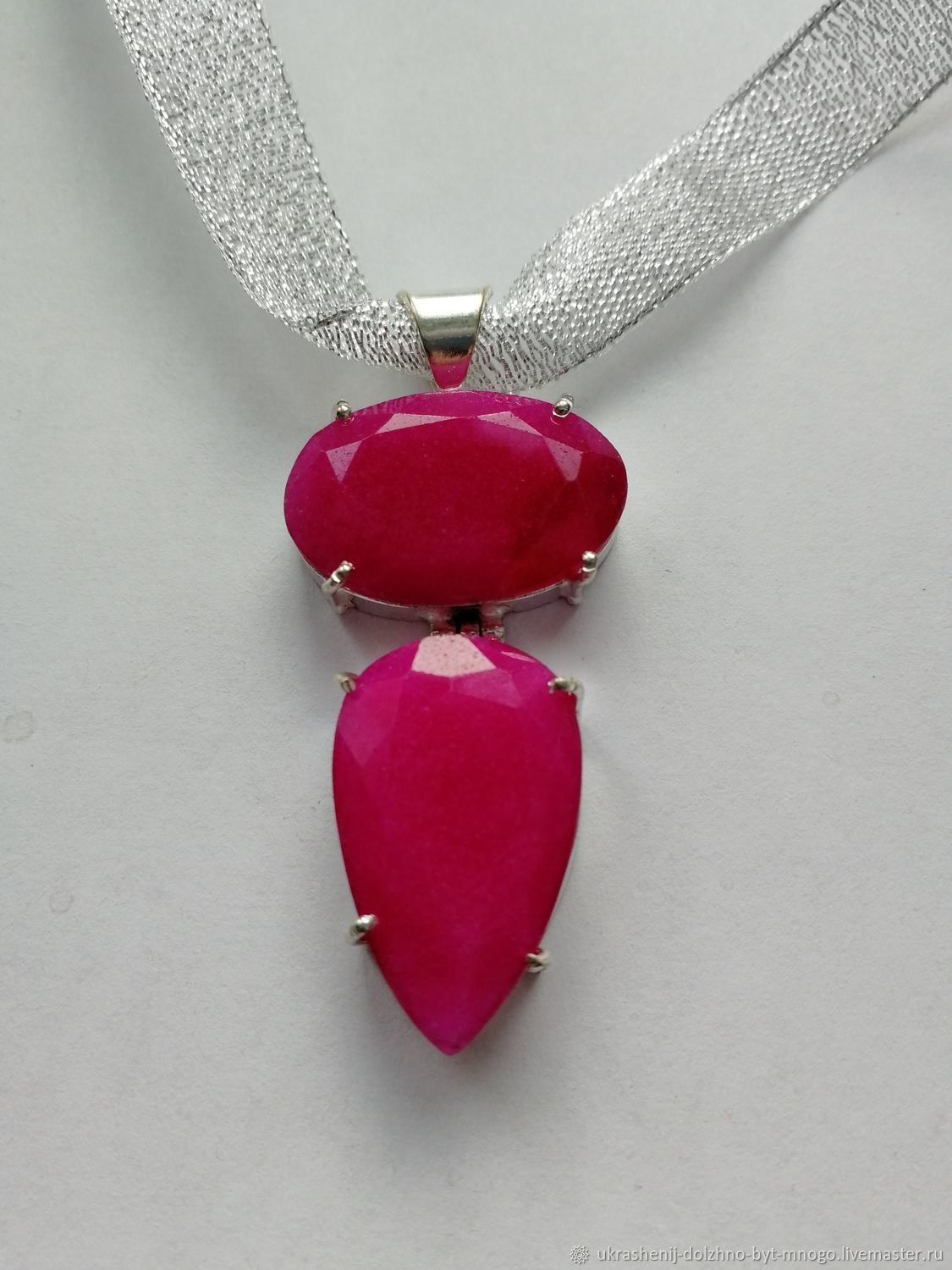 Мужская подвеска с рубином