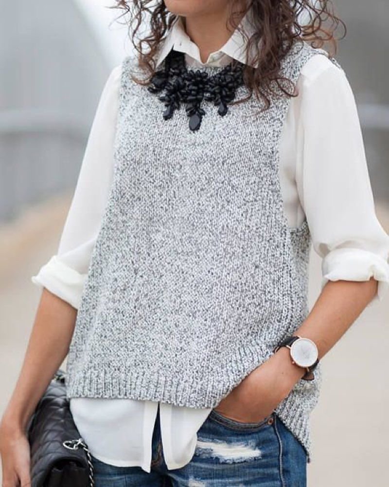 Вязаная жилетка для девочки в школу